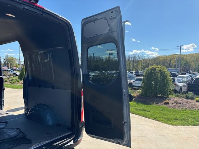 Used 2024 Mercedes-Benz Sprinter 2500 image 34