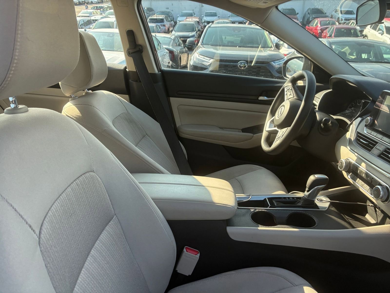 Used 2025 Nissan Altima 2.5 SV FWD image 31