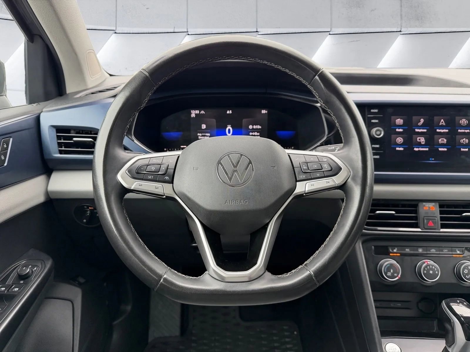 Used 2022 Volkswagen Taos SE image 17