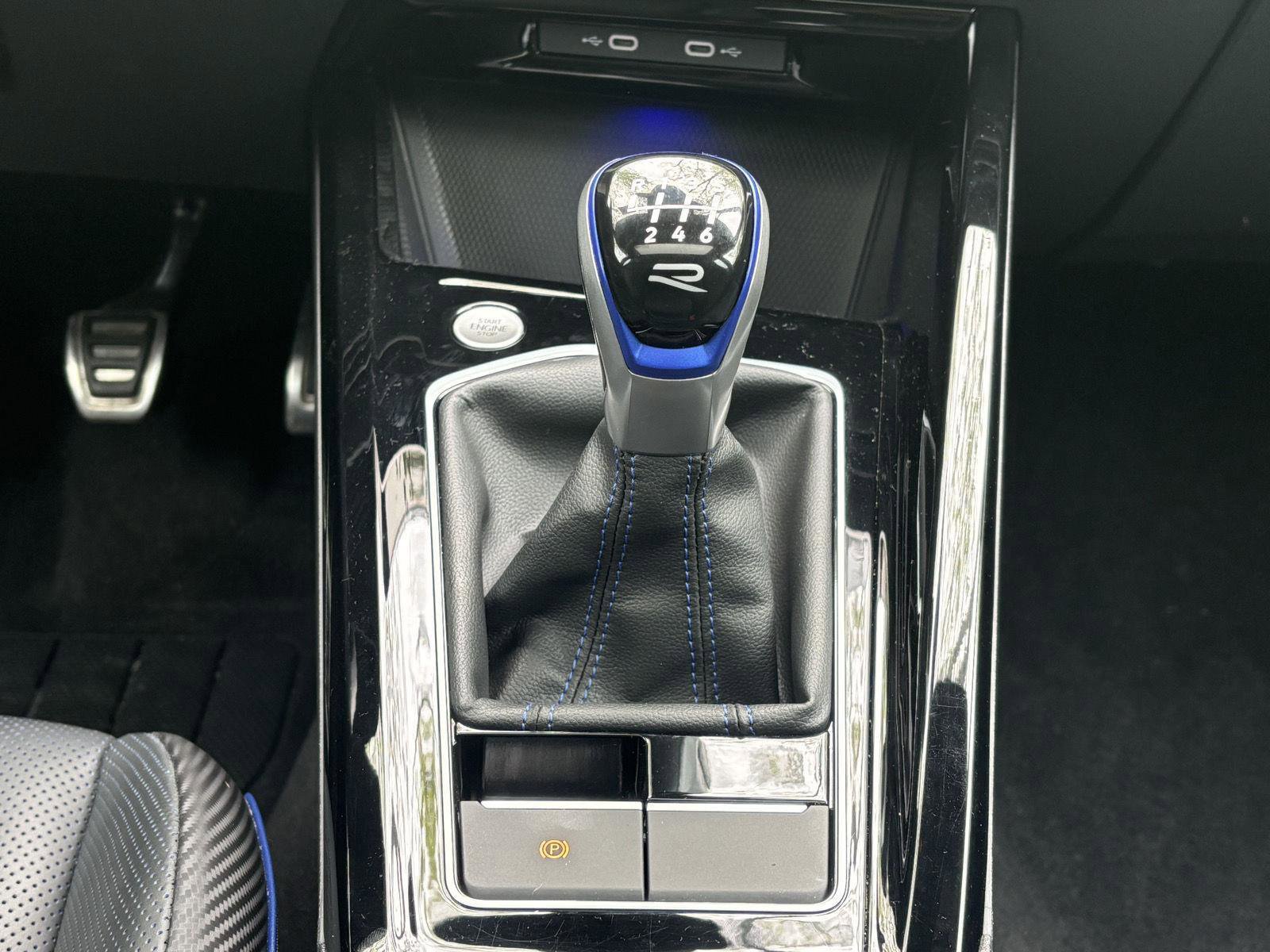 Used 2024 Volkswagen Golf R AWD/4WD image 7