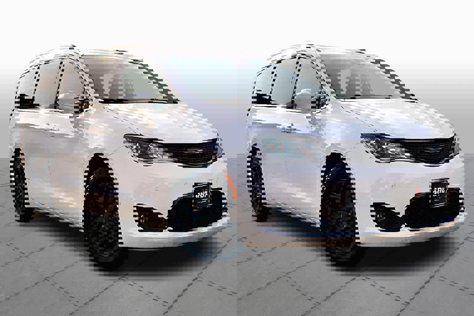 Used 2018 Chrysler Pacifica Touring-L Plus w/ Advanced Safetytec Group image 3