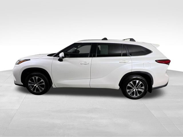 Used 2021 Toyota Highlander XLE AWD/4WD image 7