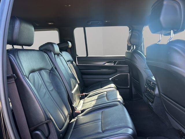 Used 2023 Jeep Wagoneer Series II AWD/4WD image 25