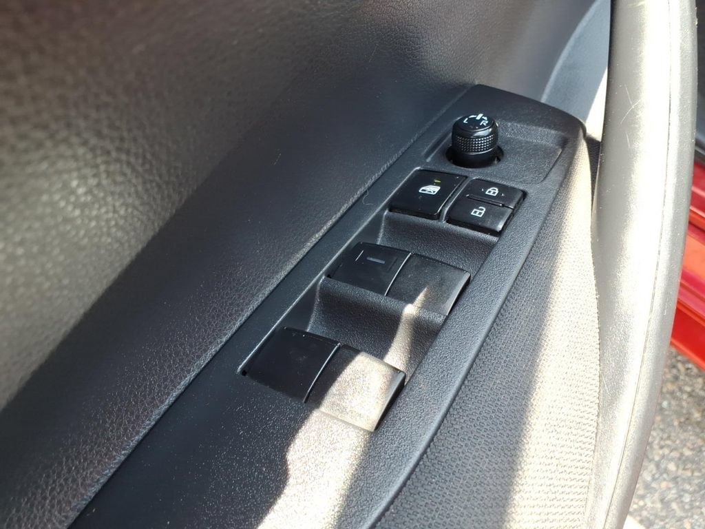 Used 2020 Toyota Corolla LE FWD image 7