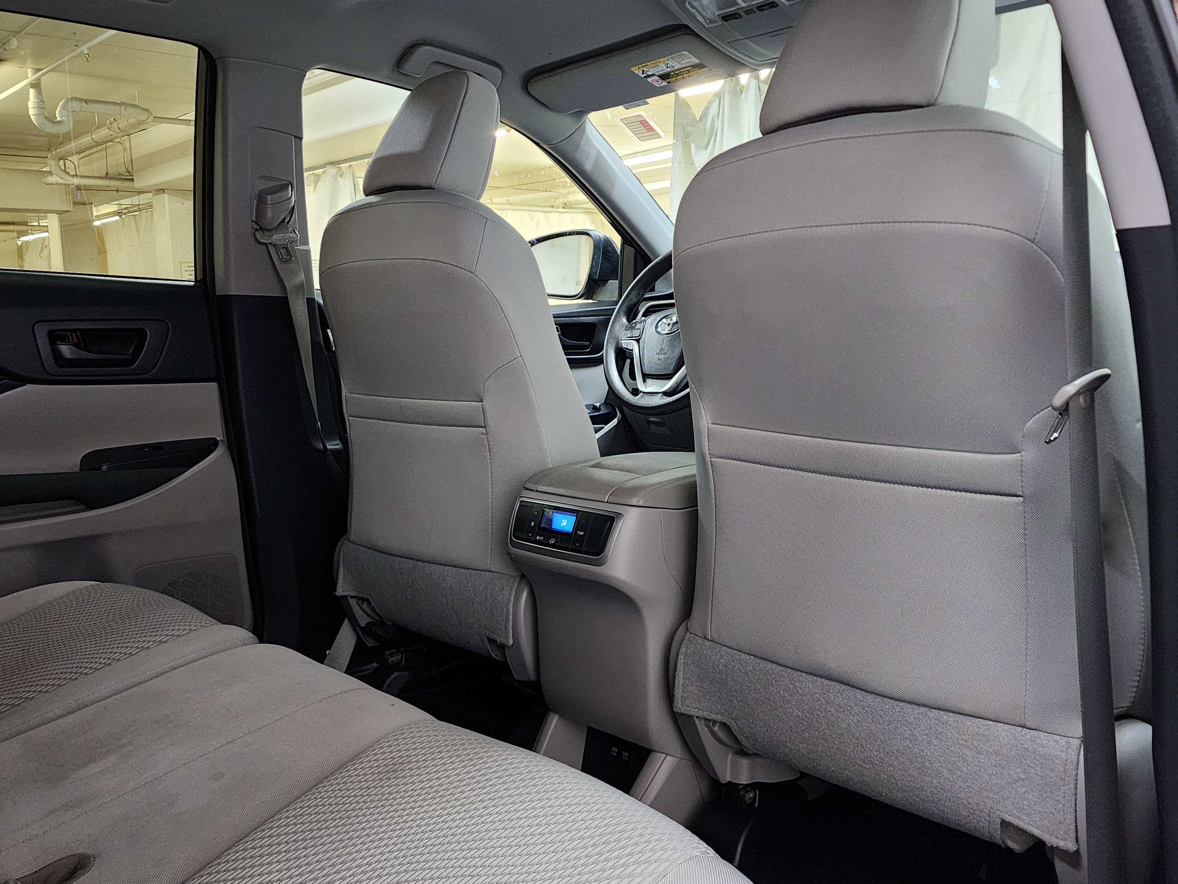 Used 2017 Toyota Highlander LE image 19