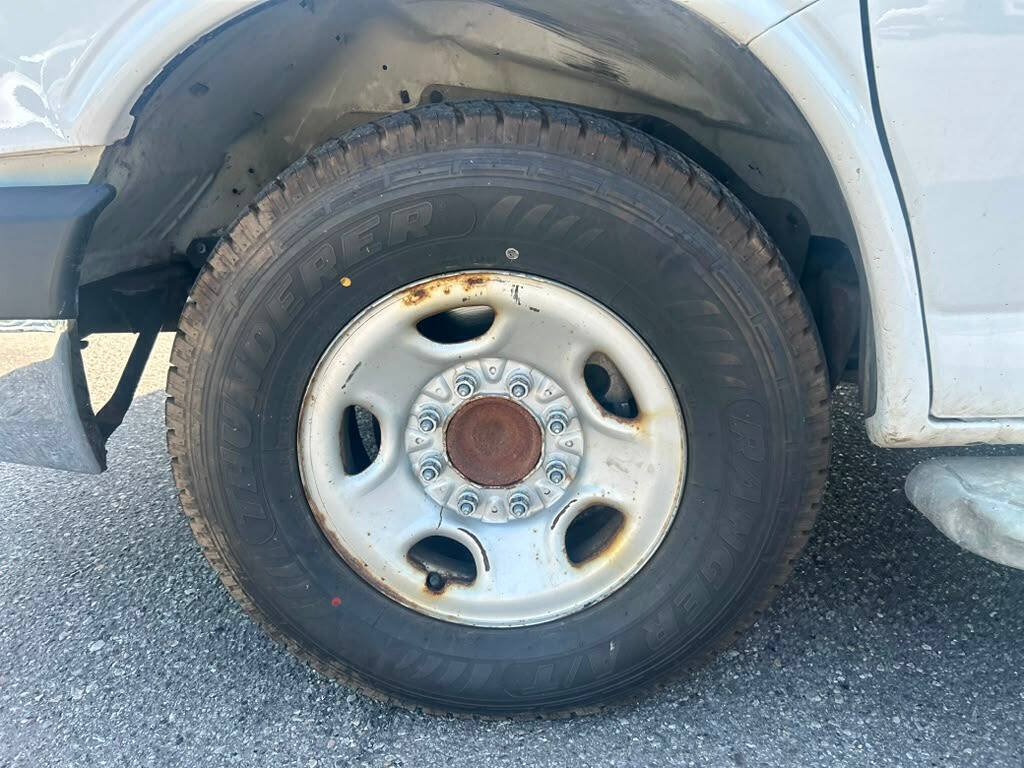 Used 2022 Chevrolet Express 2500 w/ Driver Convenience Package RWD image 9