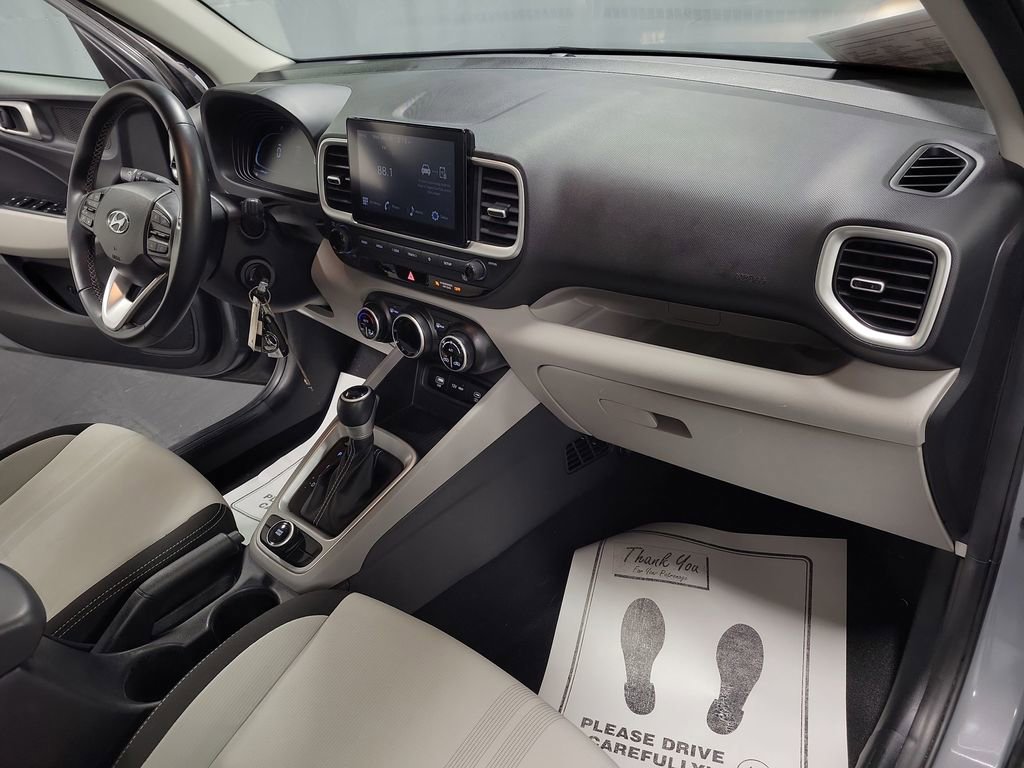Used 2023 Hyundai Venue SEL image 23