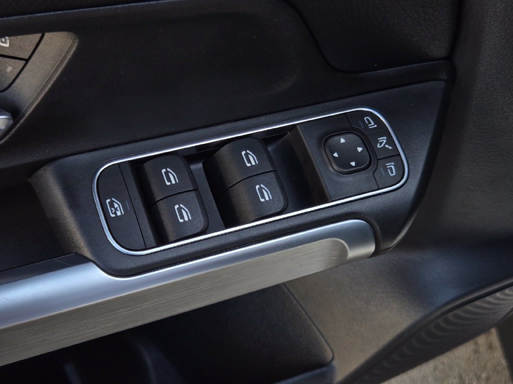 Used 2022 Mercedes-Benz GLB 250 image 12
