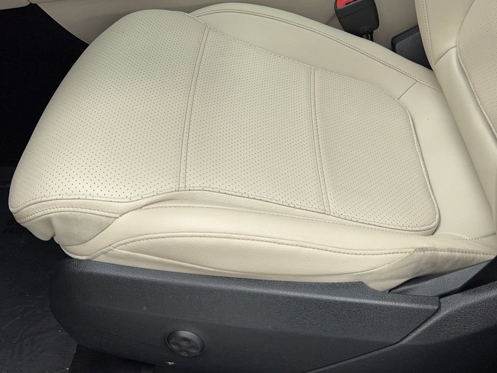 Used 2024 Mercedes-Benz GLC 300 4MATIC image 39