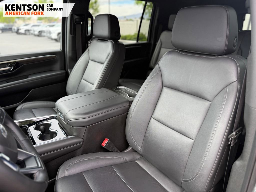 Used 2025 Chevrolet Suburban Z71 AWD/4WD image 33