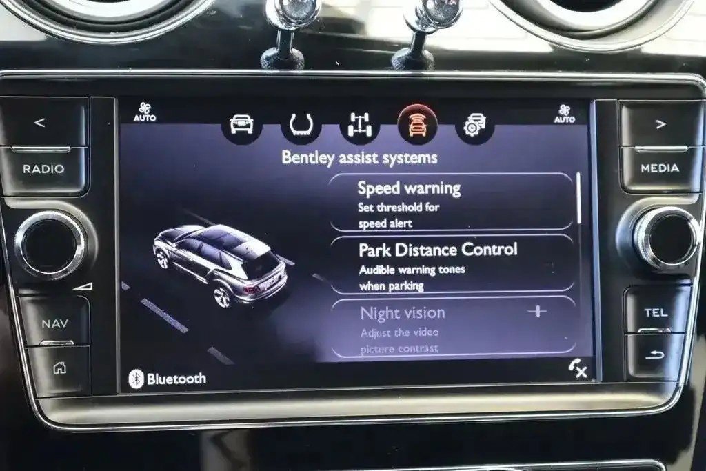Used 2017 Bentley Bentayga AWD/4WD image 27