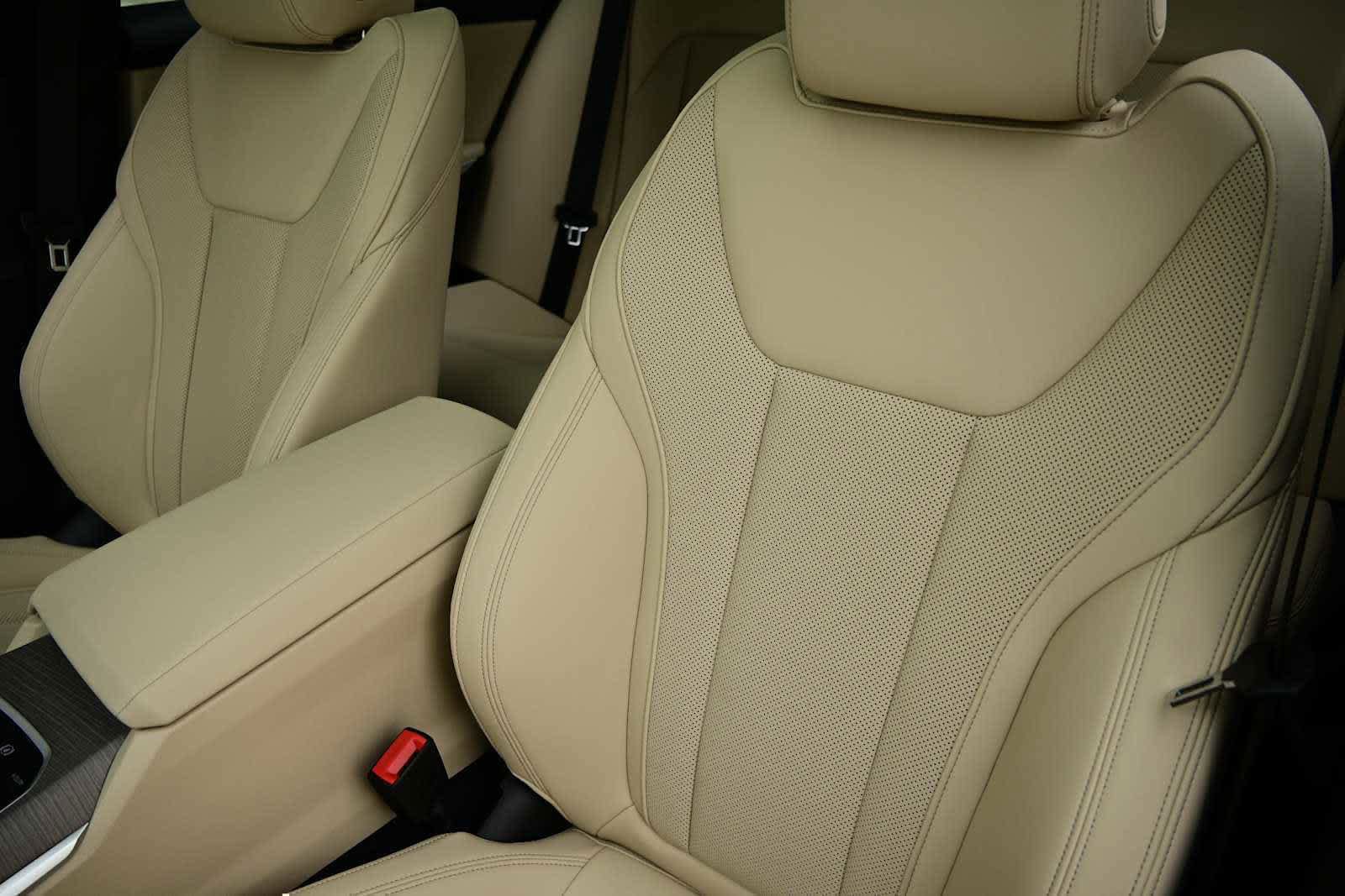 Used 2025 BMW 330i Sedan w/ Convenience Package RWD image 7