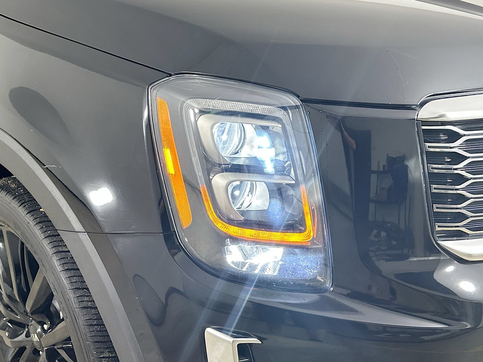 Used 2020 Kia Telluride SX w/ SX Prestige Package AWD/4WD image 9