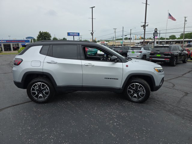 Used 2024 Jeep Compass Trailhawk w/ Trailhawk Elite Group AWD/4WD image 8