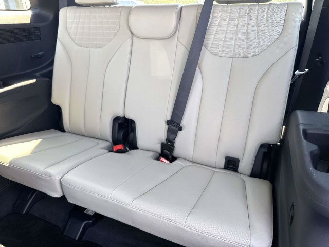 Used 2024 Hyundai Palisade Limited FWD image 16