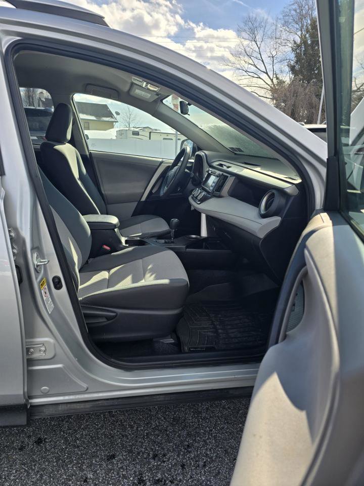 Used 2013 Toyota RAV4 LE image 9