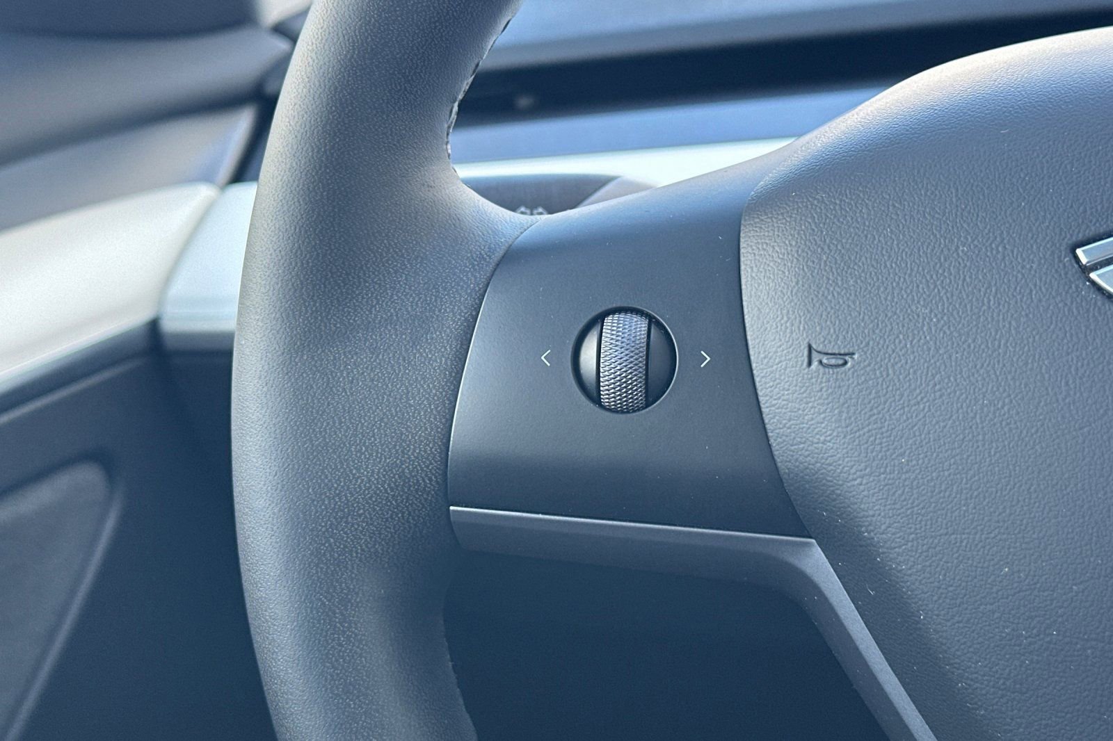 Used 2023 Tesla Model 3 Standard Range image 26