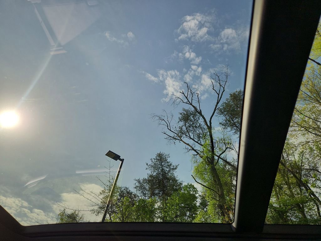 Used 2024 Land Rover Defender 110 SE image 26