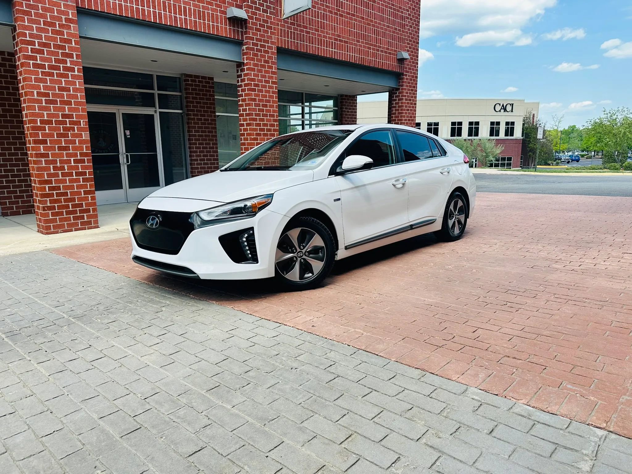 Used 2019 Hyundai Ioniq Limited FWD image 3
