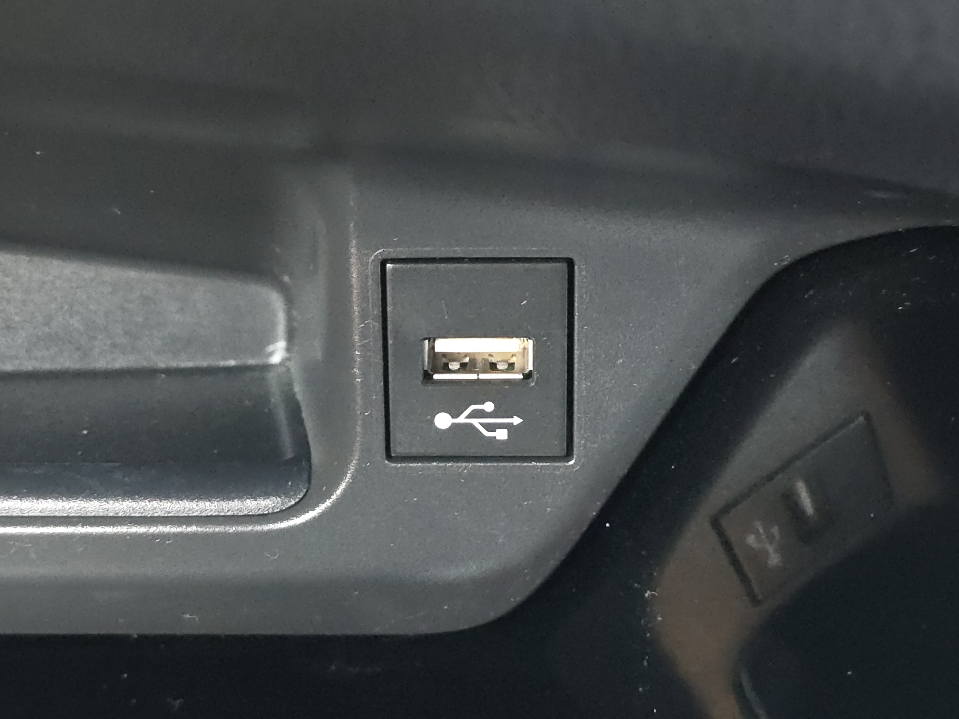 Used 2020 Toyota C-HR XLE FWD image 10