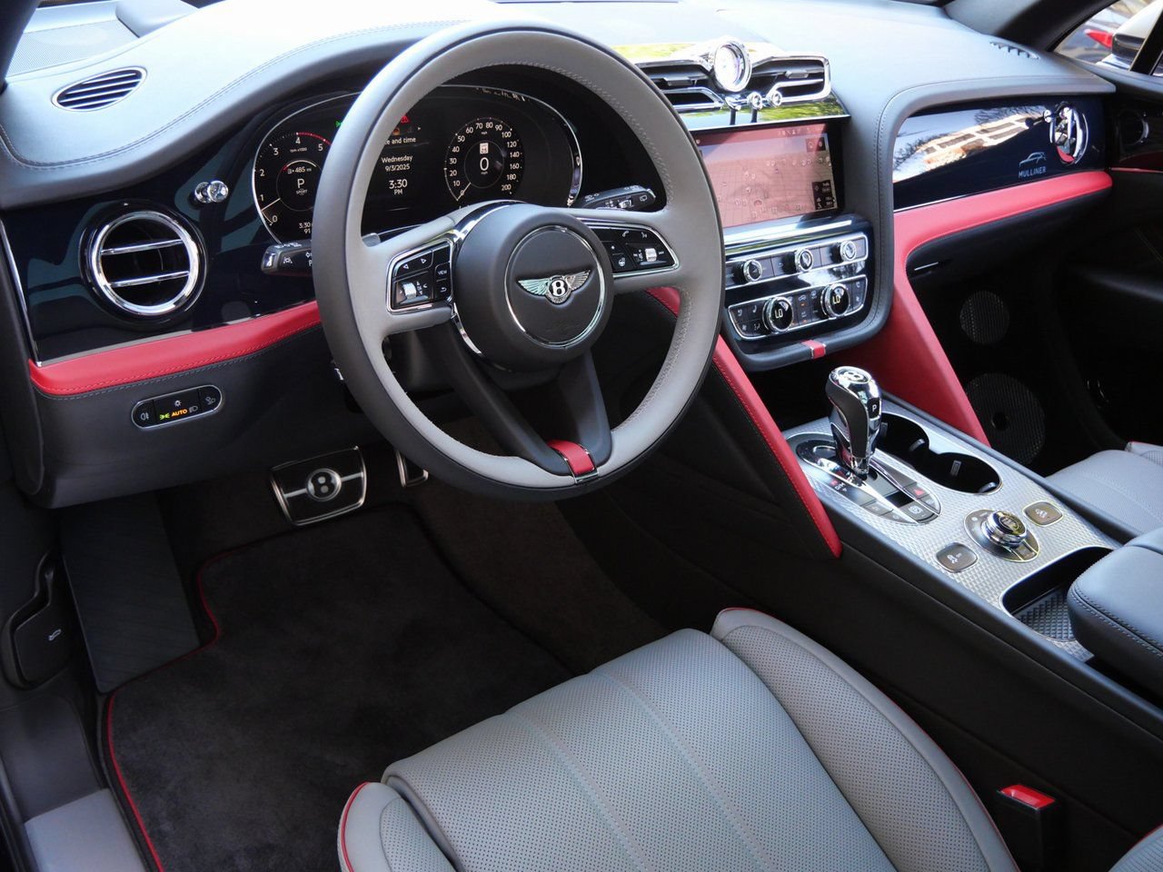 Used 2025 Bentley Bentayga Extended Wheelbase AWD/4WD image 14