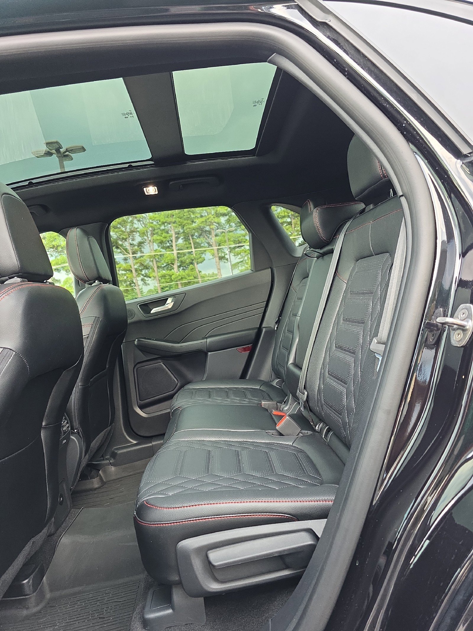 Used 2024 Ford Escape ST-Line Elite w/ Premium Technology Package image 15