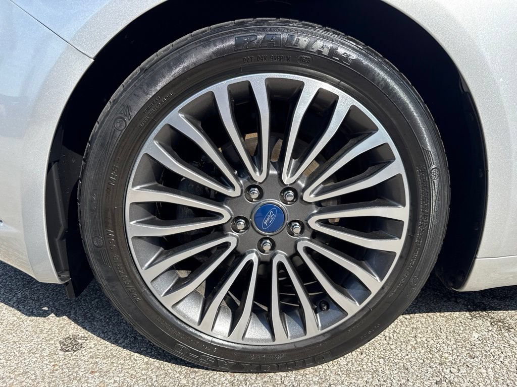 Used 2018 Ford Fusion SE w/ Fusion SE Technology Package FWD image 40