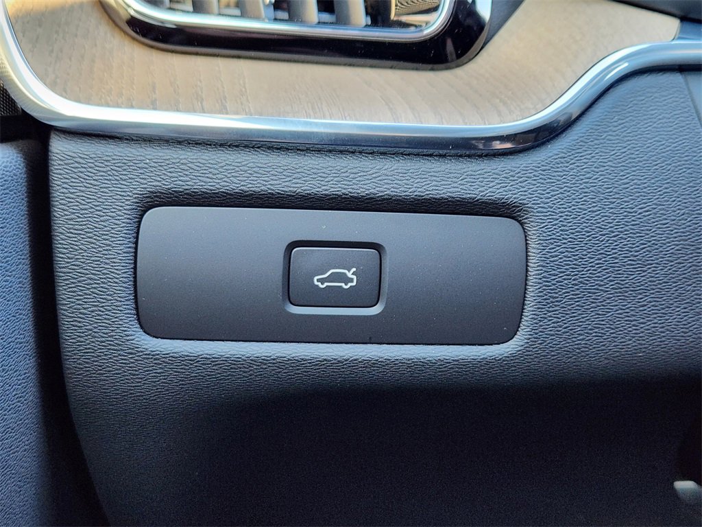 New 2026 Volvo XC60 B5 Plus w/ Climate Package image 11