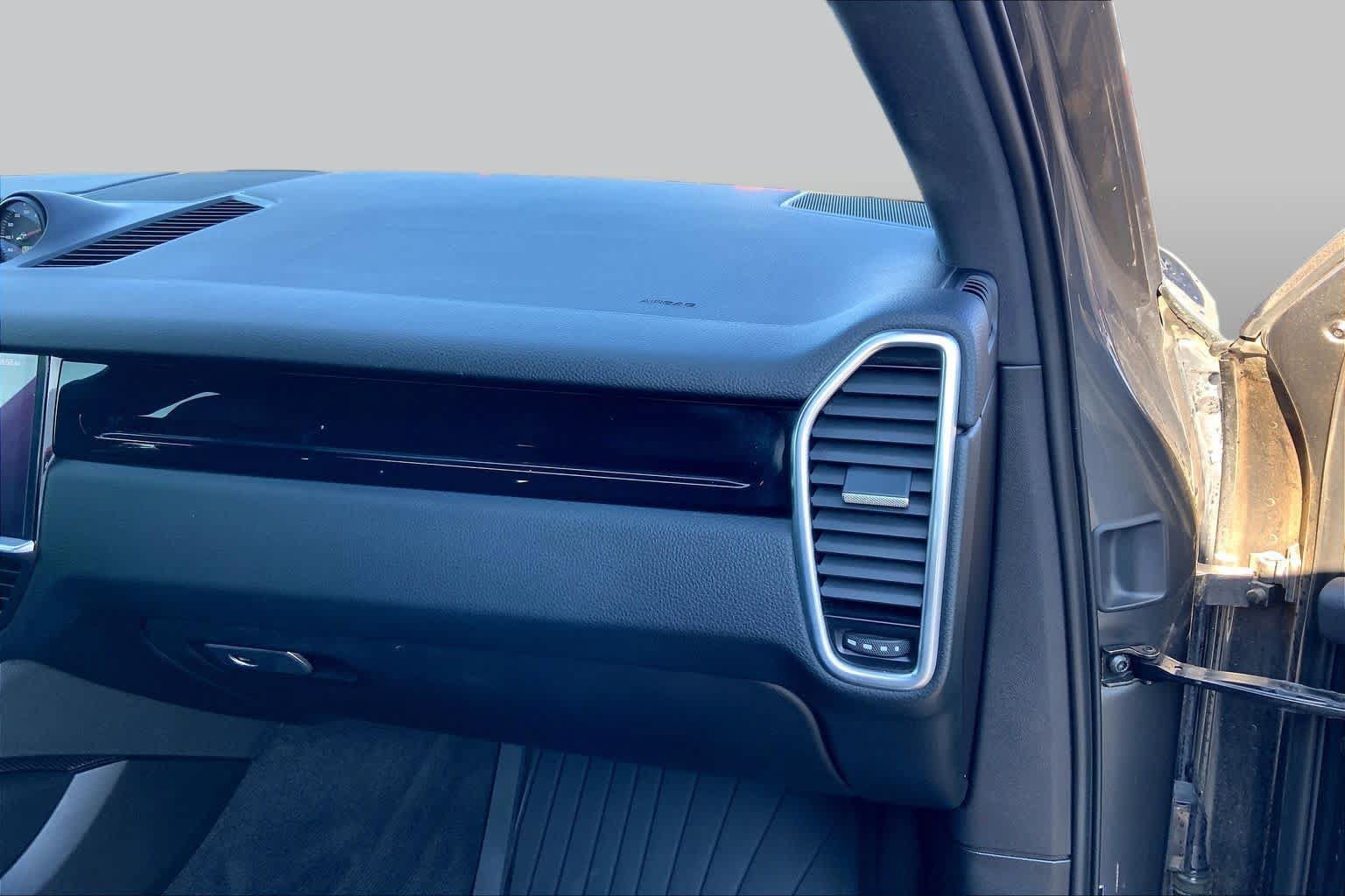 Used 2019 Porsche Cayenne AWD/4WD image 19