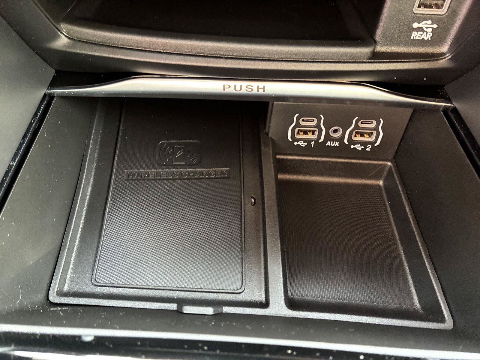 Used 2024 Chrysler Pacifica Premium FWD image 37