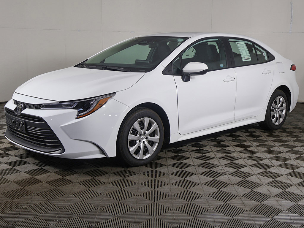 Used 2026 Toyota Corolla LE FWD image 7