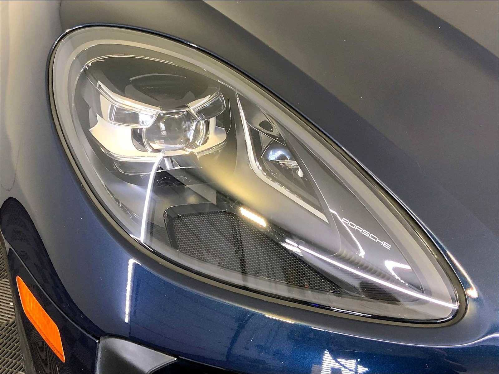 Certified 2020 Porsche Macan AWD/4WD image 12