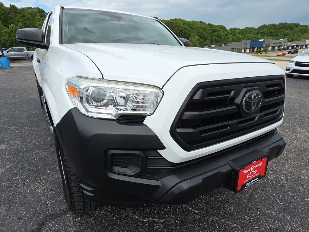 Used 2018 Toyota Tacoma SR AWD/4WD image 12