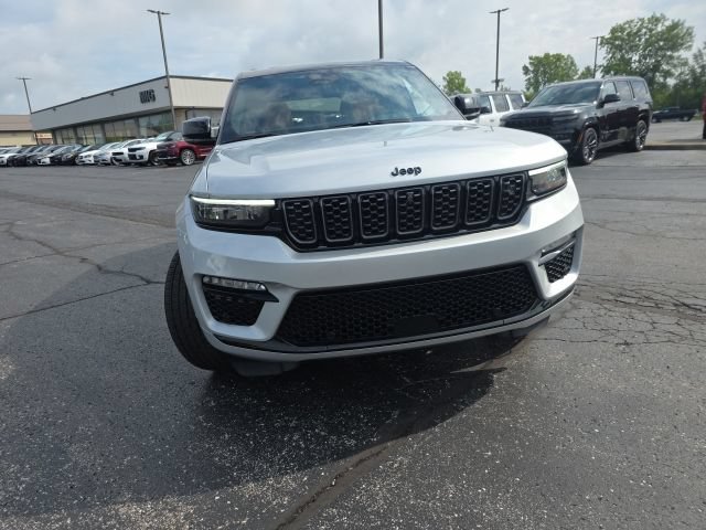 Used 2025 Jeep Grand Cherokee Summit AWD/4WD image 15