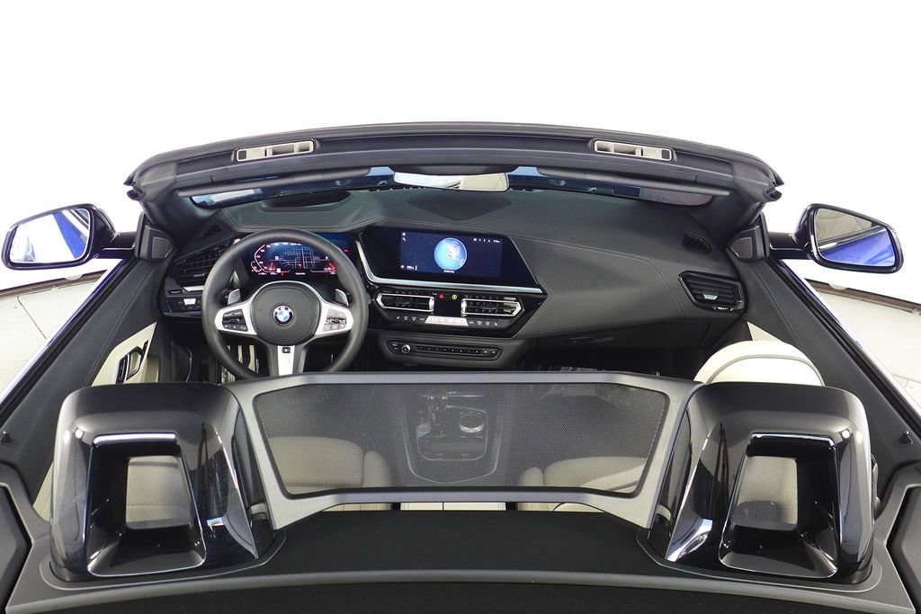Used 2025 BMW Z4 M40i w/ Premium Package image 11
