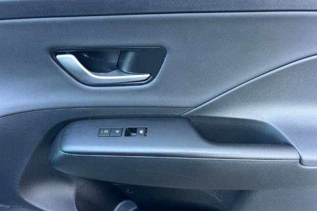 Certified 2025 Hyundai Kona Limited FWD image 22