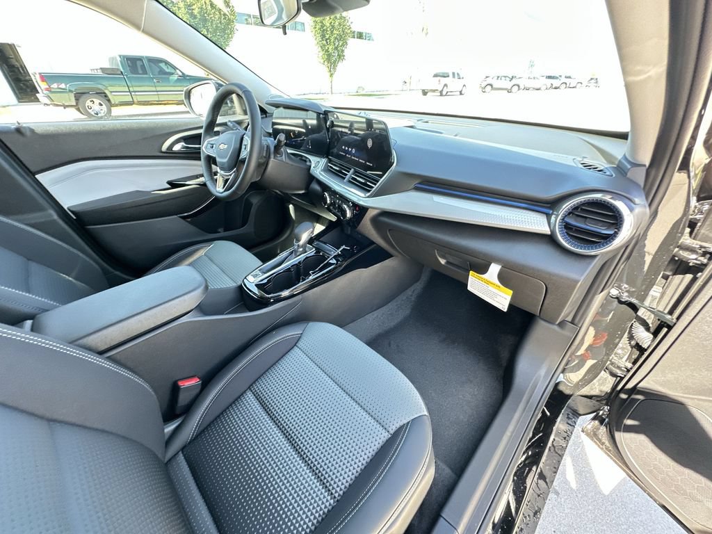New 2026 Chevrolet Trax LT w/ LT Convenience Package FWD image 27
