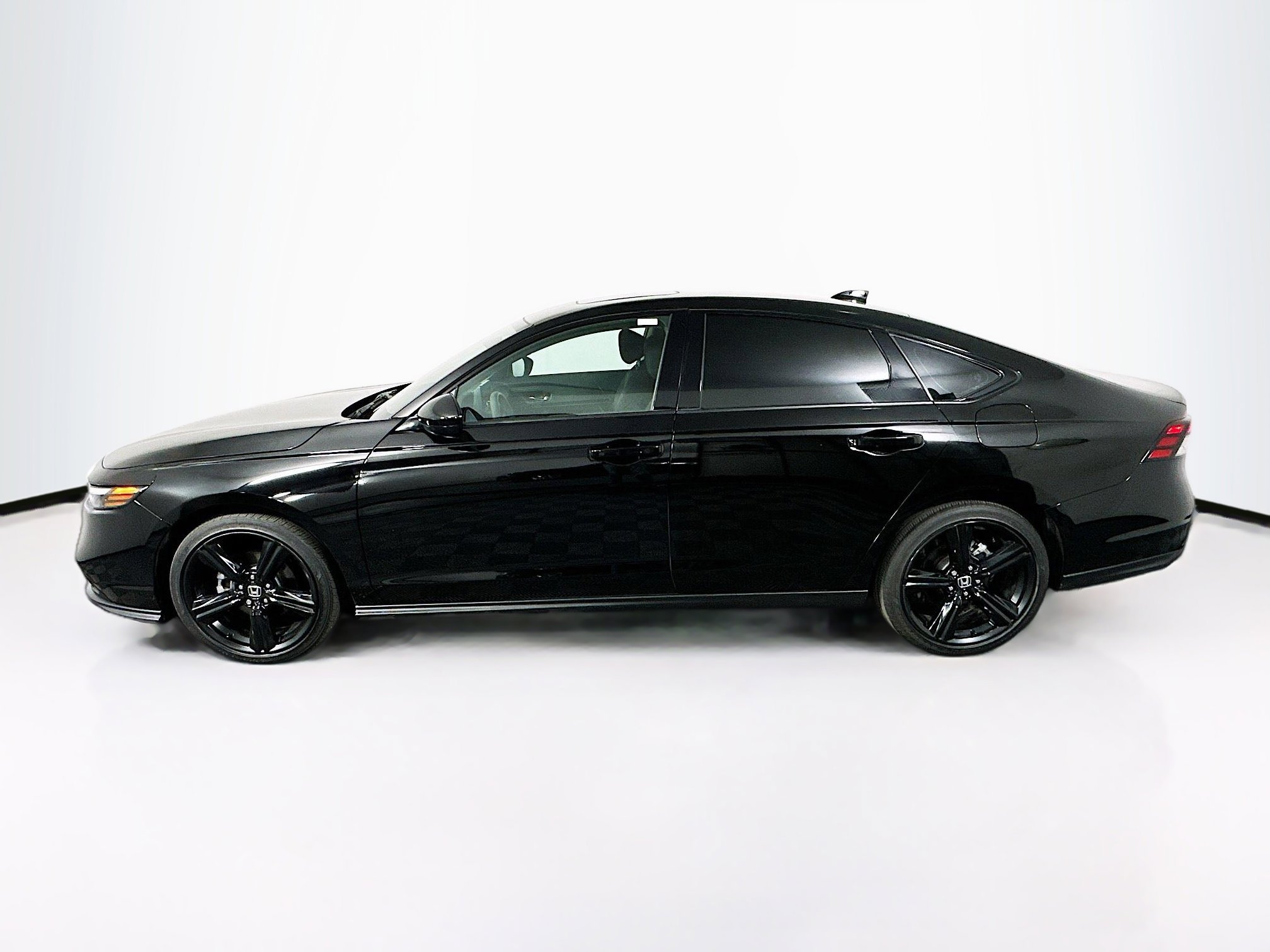 Used 2025 Honda Accord SE image 4