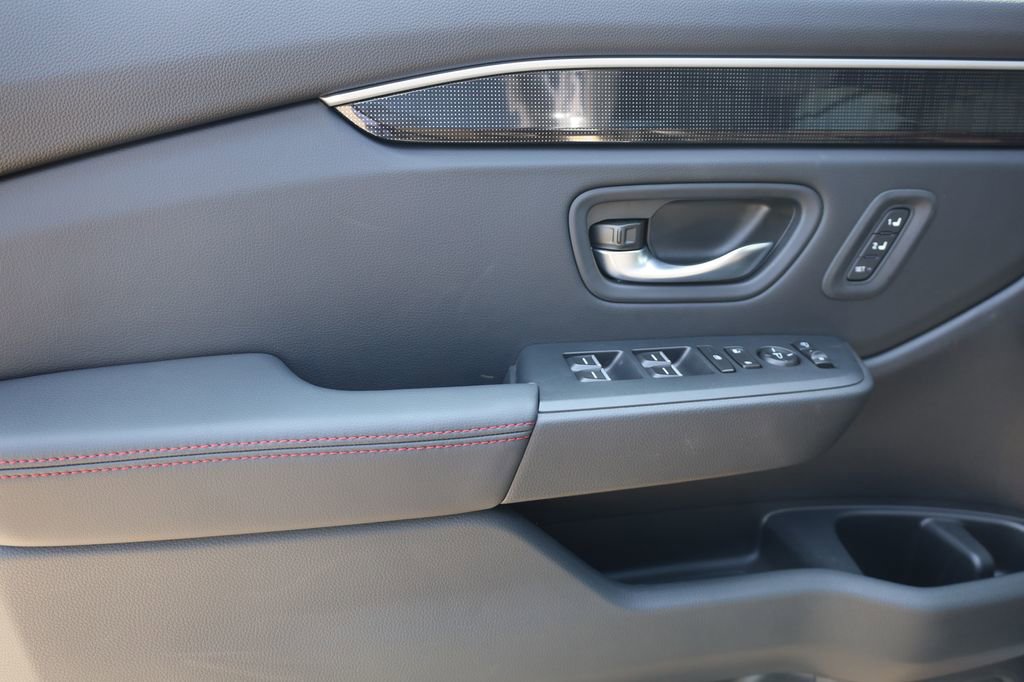 New 2025 Honda Pilot Black Edition image 10