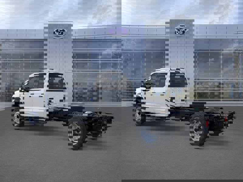 New 2026 Ford F550 4x4 Crew Cab image 4