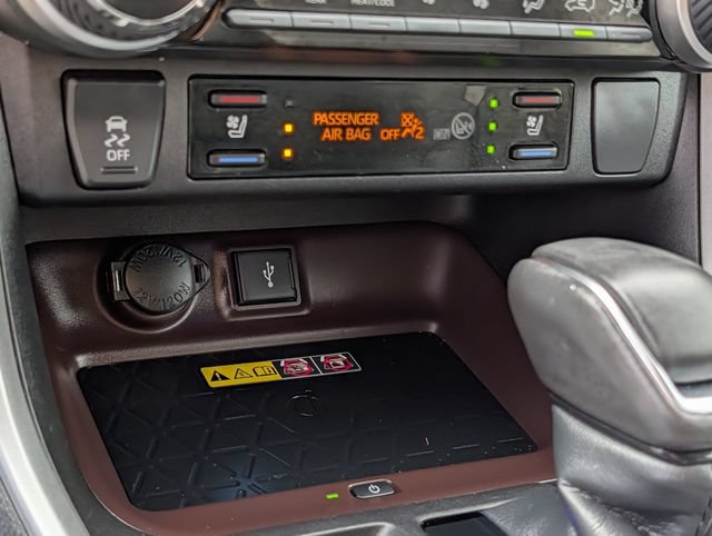 Used 2022 Toyota RAV4 Limited AWD/4WD image 17