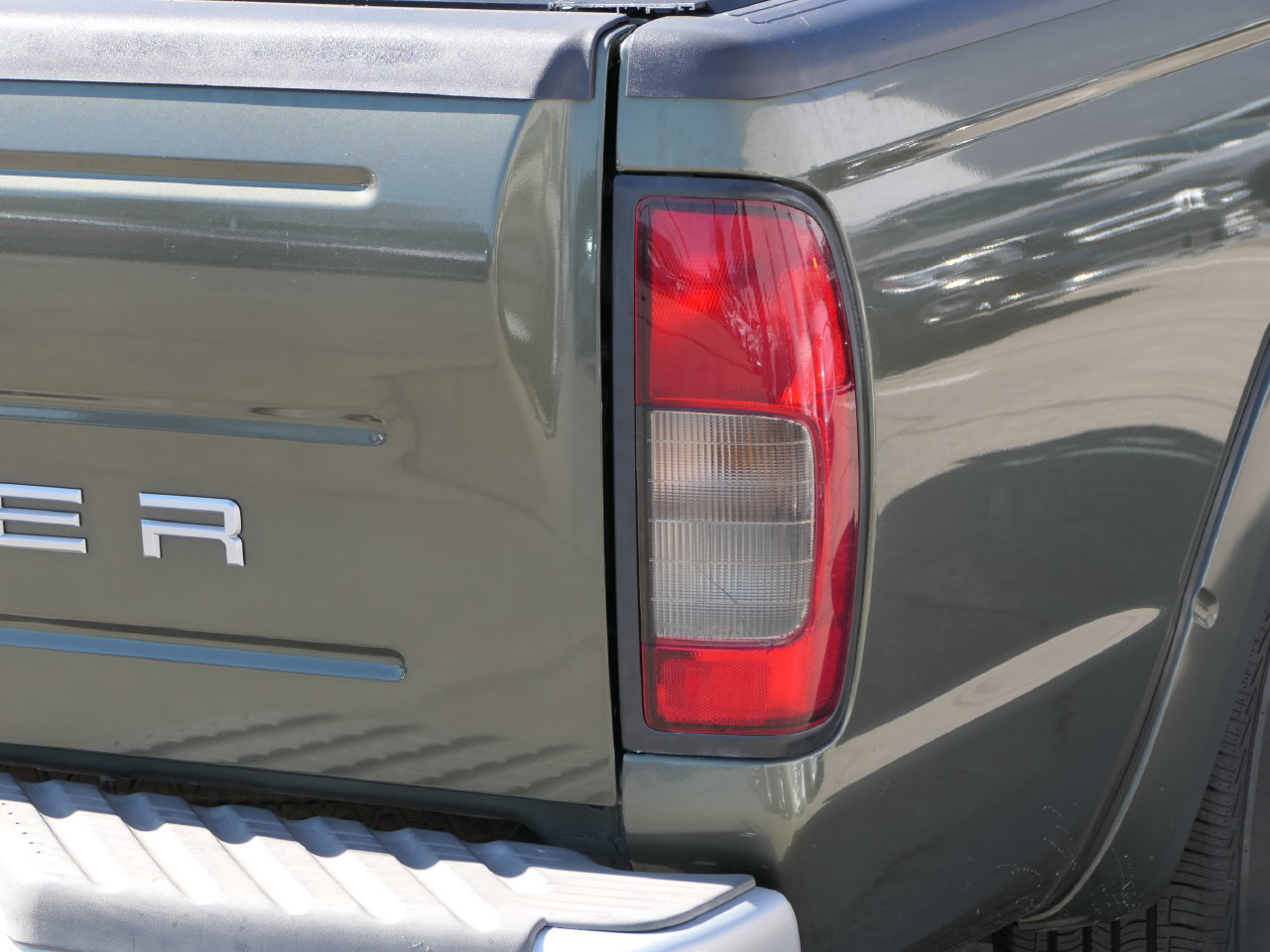Used 2003 Nissan Frontier XE w/ Value Truck Pkg RWD image 3