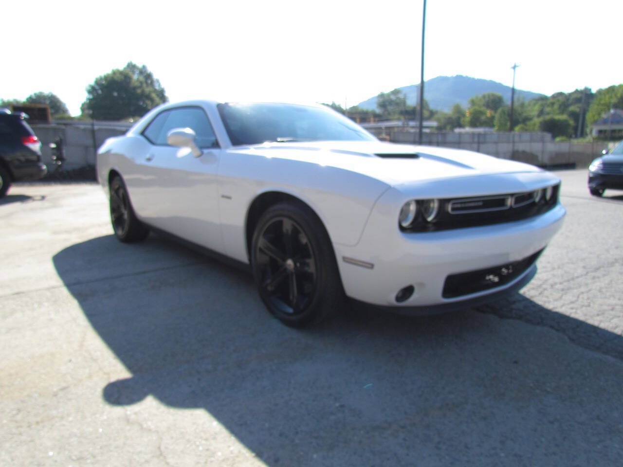 Used 2018 Dodge Challenger R/T RWD image 7