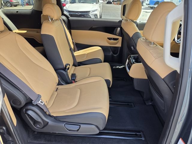 Used 2023 Kia Carnival EX FWD image 16