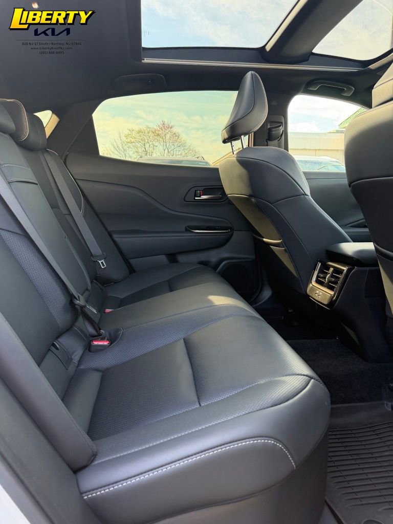 Used 2024 Toyota Crown Limited image 10