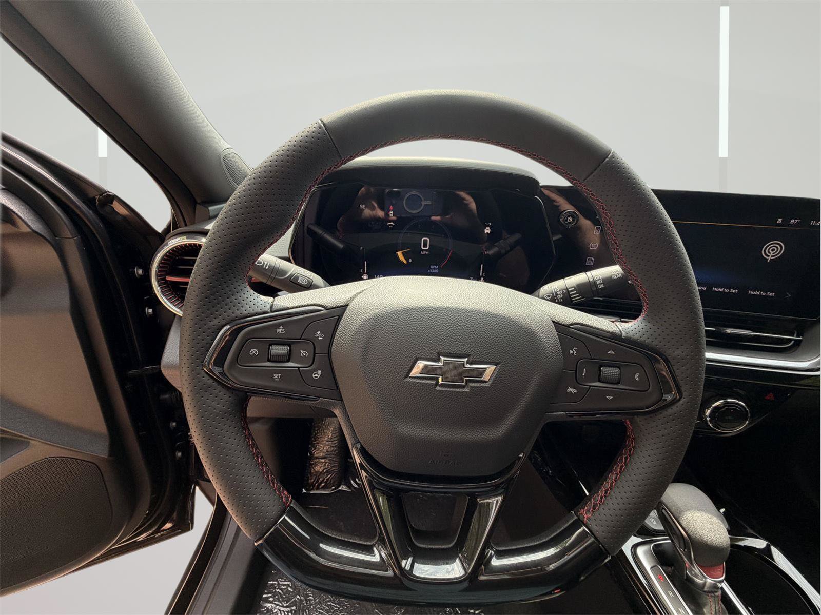 New 2026 Chevrolet Trax RS w/ Sunroof Package FWD image 14