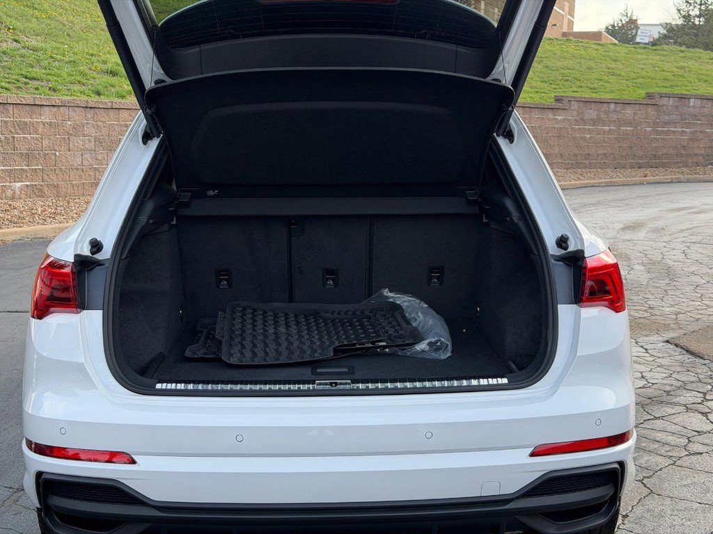 Used 2025 Audi Q3 2.0T Premium w/ Convenience Package image 4