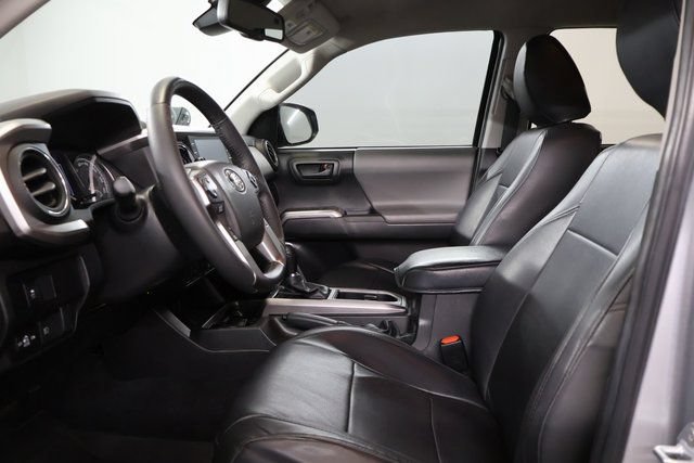 Certified 2022 Toyota Tacoma SR5 AWD/4WD image 13