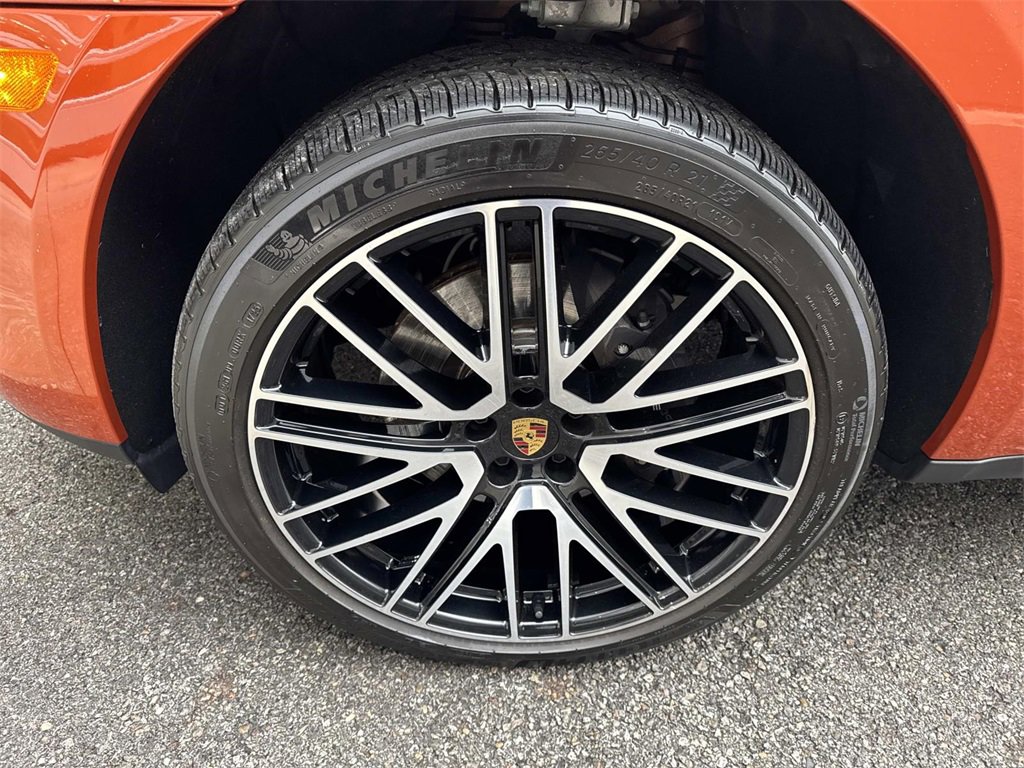 Used 2024 Porsche Macan image 11