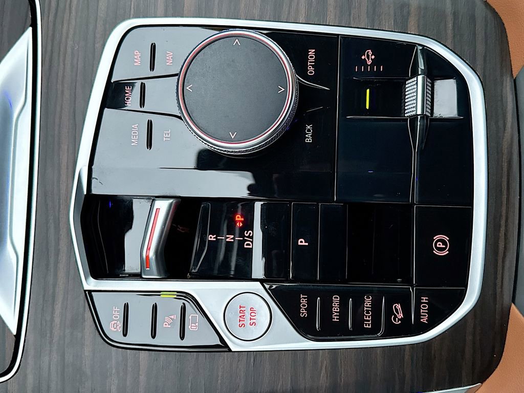 Used 2024 BMW X5 xDrive50e w/ Parking Assistance Package image 21